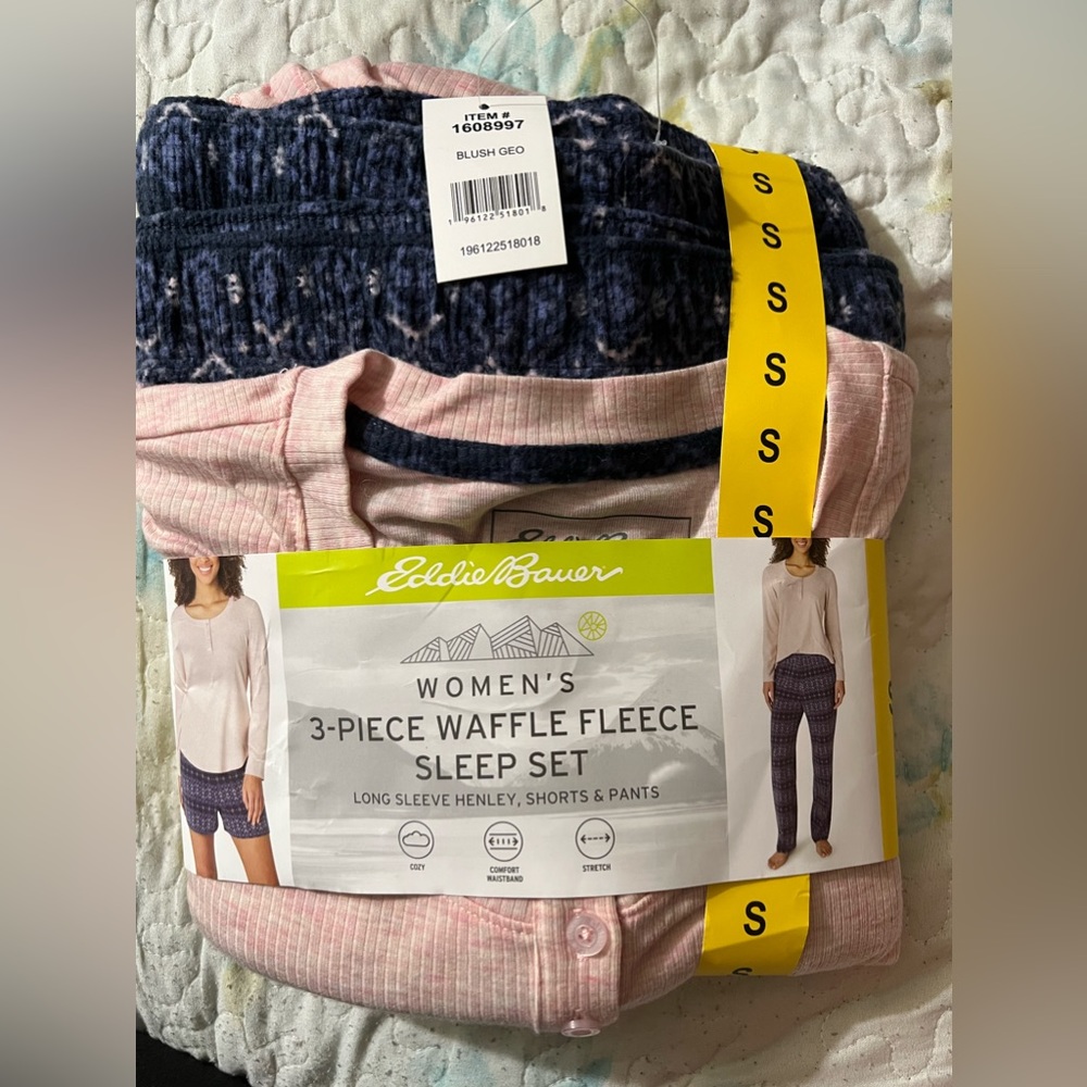 Eddie Bauer Women’s Fleece Pajama Set